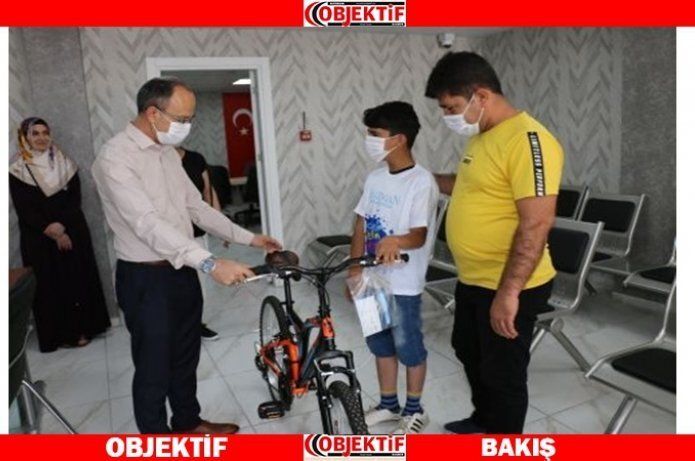 Bisikleti çalınan çocuğa bisiklet jesti