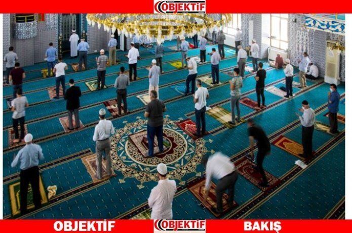 Cuma namazı hem içeride hemde dışarıda kılındı