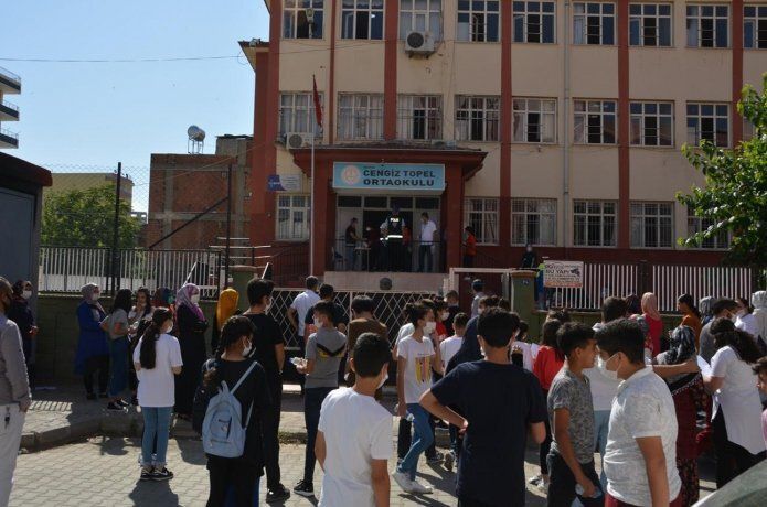 Covid-19 önlemleri altında LGS heyecanı