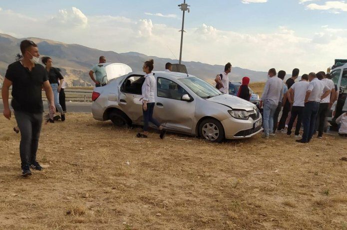 Yeni Hasankeyf yolunda kaza: 2 yaralı