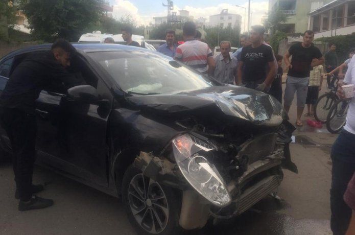 yolcu minibüsü ile otomobil çarpıştı: 2 yaralı