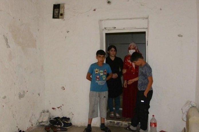 3 çocuklu yetim aile hayırseverlerin yardımını bekliyor