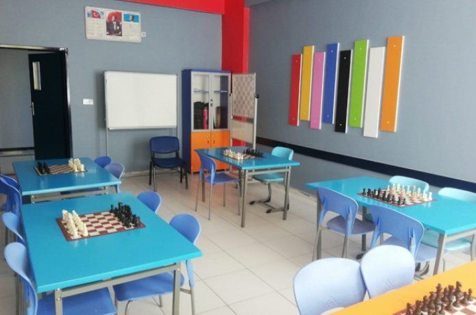 Rüzgar Koleji sağlık çalışanlarının yanında