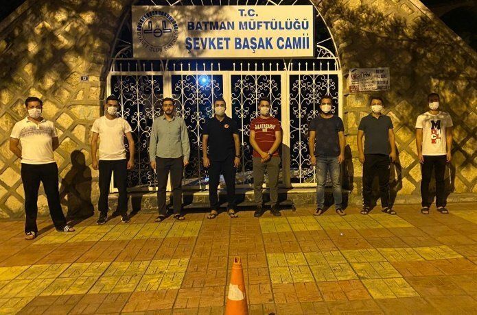 Ayasofya'nın yeniden ibadete açılması ile Batman'daki camilerde şükür duası yapıldı.