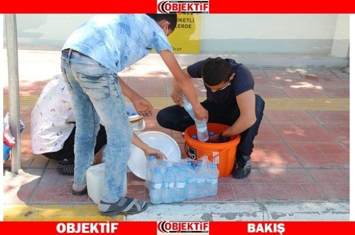 Çocuklar harçlıklarını sudan çıkarıyor
