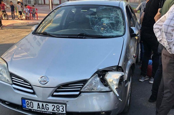 Otomobil ile 3 tekerlekli motosiklet çarpıştı: 2 yaralı