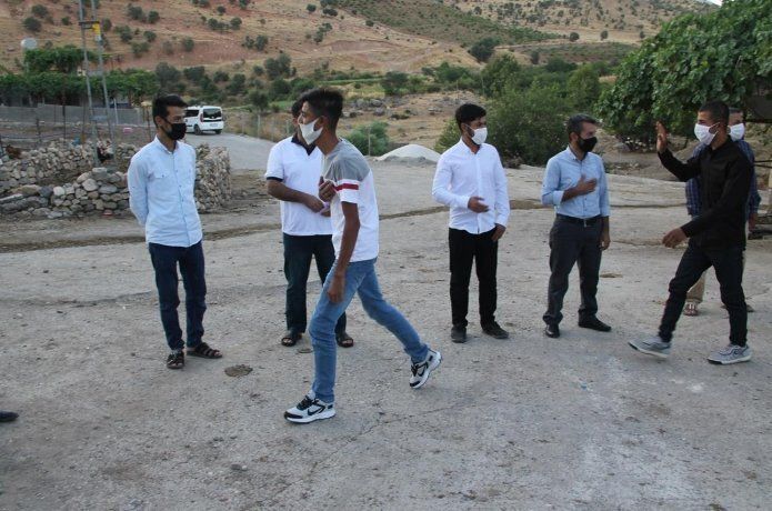 sosyal mesafeli bayram sevinci