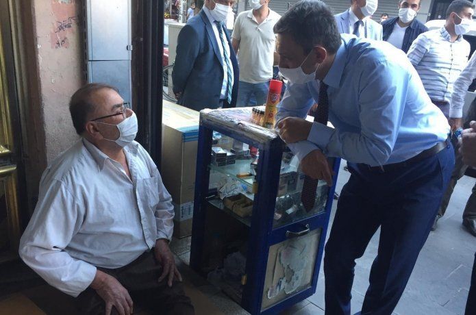 Denetimler sırasında vali engelli bireyleri dinledi