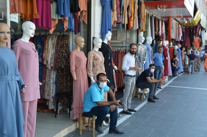 Koronavirus nedeniyle esnaf zor günler yaşıyor