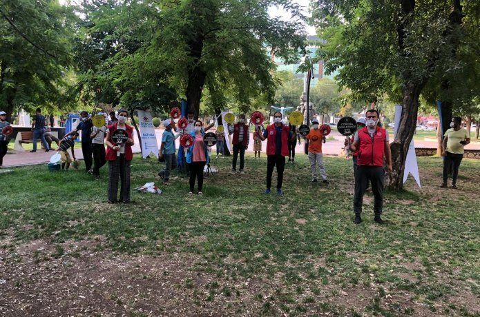 Parklarda gençlik rüzgârı