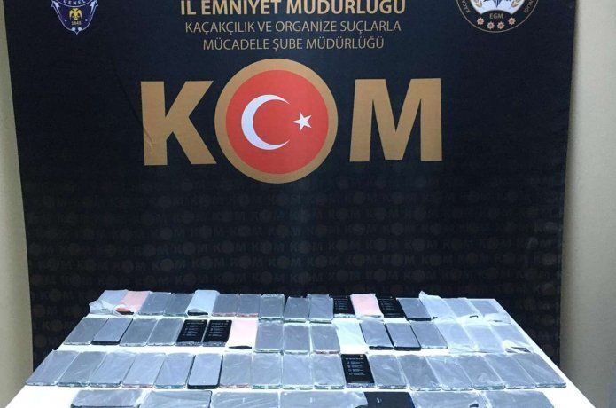 Çok sayıda kaçak cep telefonu, sigara, akaryakıt ve tarihi eser ele geçirildi