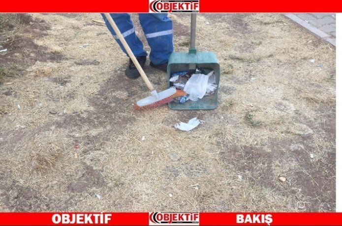 Sokağa atılan maskeler tehlike saçıyor