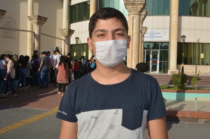 Öğrenciler eğitim ihtiyaçları için kütüphaneye akın ediyor