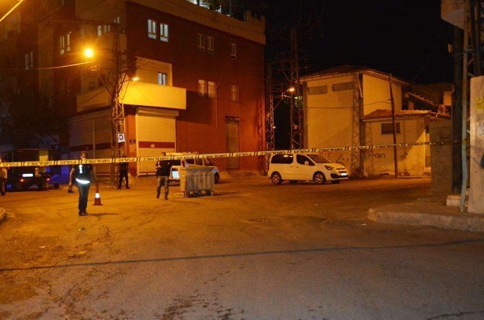 Şüpheli çanta fünye ile patlatıldı