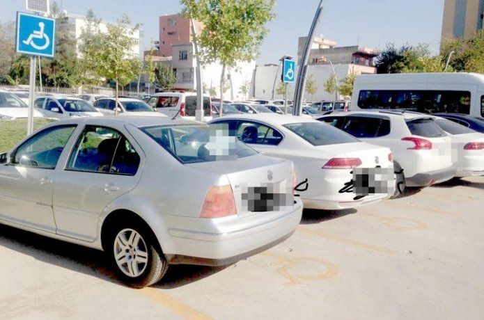 Engelli park yerleri işgal altında