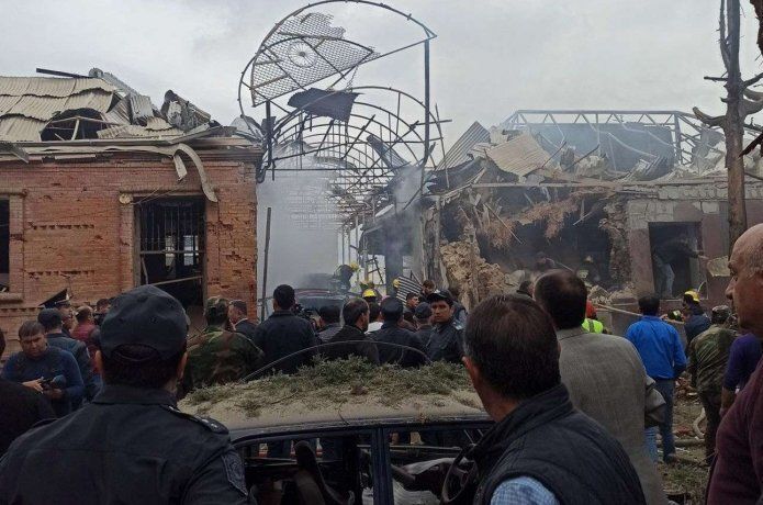 Ermenistan Azerbaycan'a bomba yağdırmaya devam ediyor
