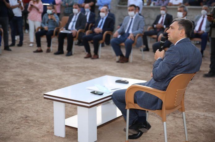 Vali Şahin, sağlık mahalle sakinlerini dinledi