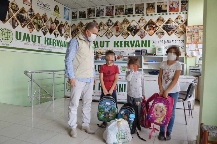 Umut Kervanından öğrencilere yardım