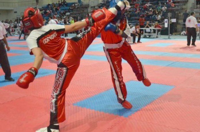 Kick boksçular DAN sınavı için ter döktü