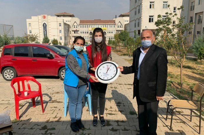 Gençlik okullara çıkarma yapıyor