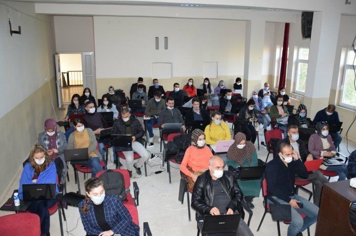 Kozluk'ta öğretmenlere e-twinning ve erasmus + eğitimi.