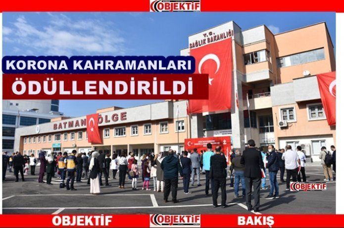 Kahraman sağlıkçılara plaket
