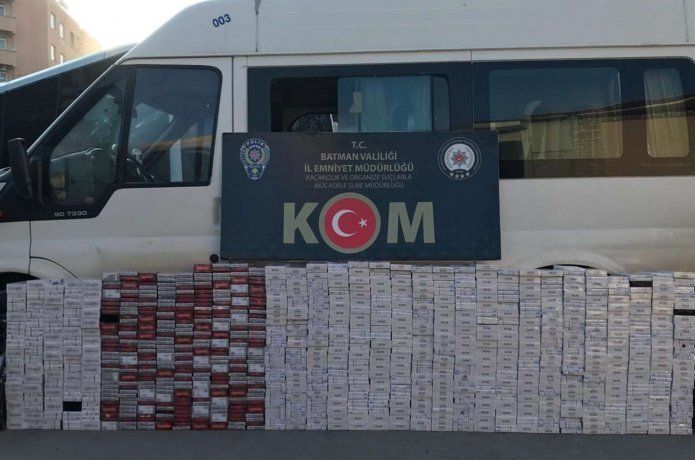 Gümrük kaçağı sigara ve cep telefonu operasyonu