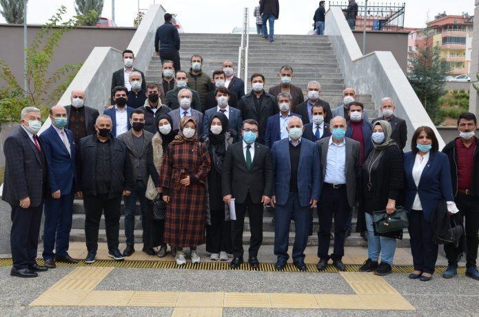 Gür, Mazbatasını Aldı