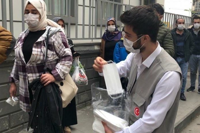 Birlik vakfı 50 bin adet maske dağıttı.