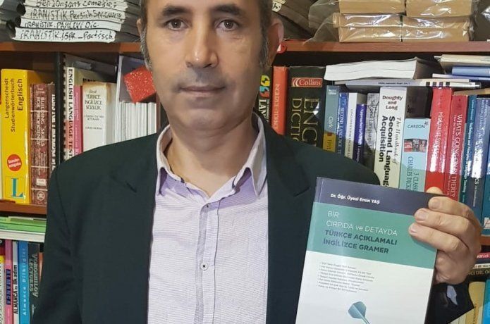 "Bir Çırpıda ve Detayda Türkçe Açıklamalı İngilizce Gramer" kitabı yayınlandı