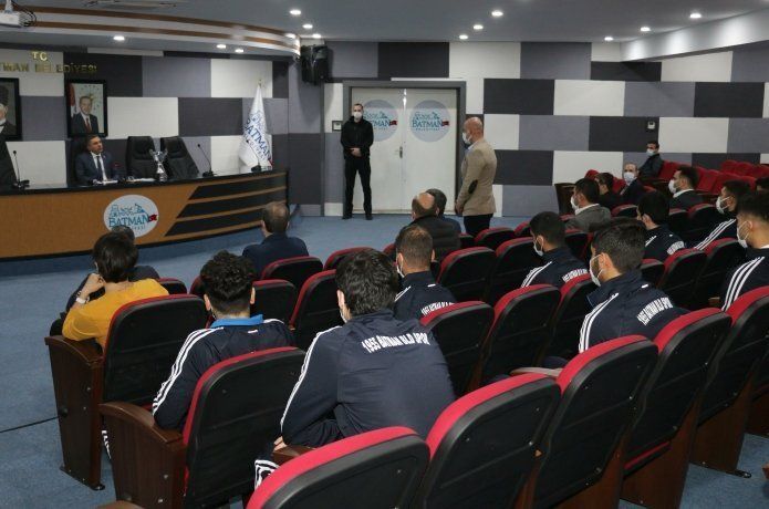 Şahin sporcuları tebrik etti