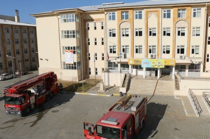 İtfaiyeden acil durumlara hazırlık tatbikatı