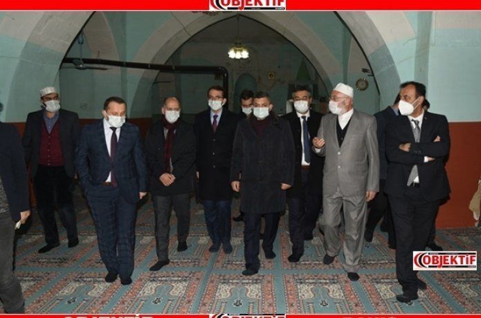 Tarihi camiler için talimat verdi