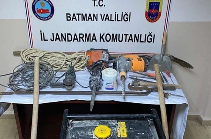 Batman’da kaçak kazı yapan iki şüpheli yakalandı