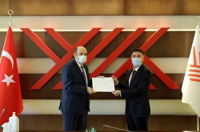 Demir mazbatasını YÖK Başkanı Saraç’tan aldı
