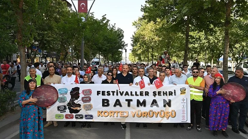 Festival maratonu kortej yürüyüşüyle başlıyor