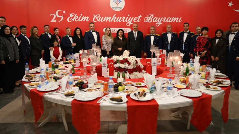 CUMHURİYET BAYRAMI COŞKUSU KABUL TÖRENİYLE TAÇLANDI