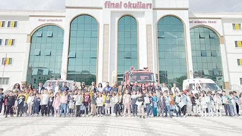 ÖĞRENCİLER DEPREM ANINDA ‘ÇÖK-KAPAN-TUTUN’ UYGULADI
