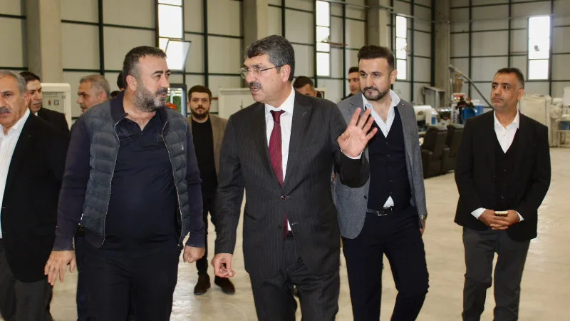 AK PARTİ HEYETİNDEN SANAYİCİLERE ZİYARET